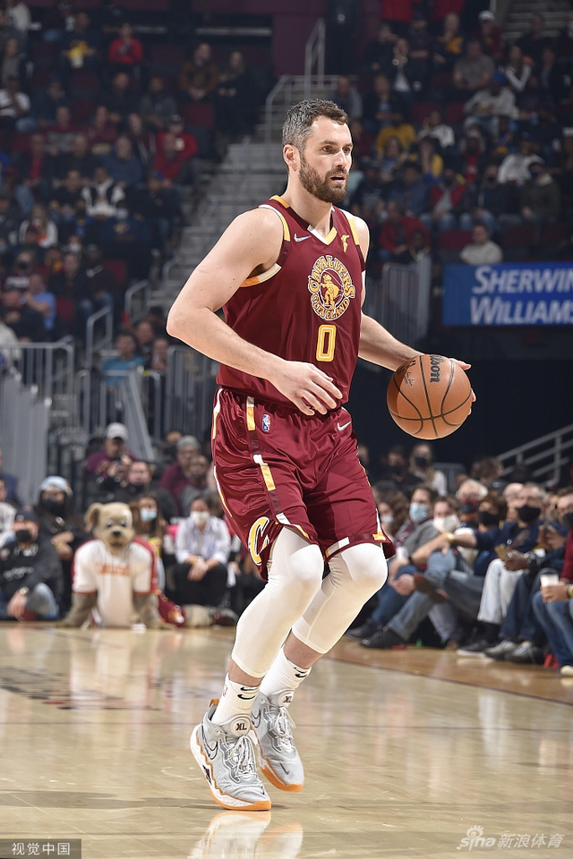 雖然他目前 雖然他目前